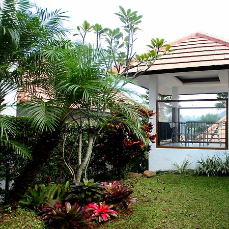 Kencana Villa Dago Bandung Exterior foto